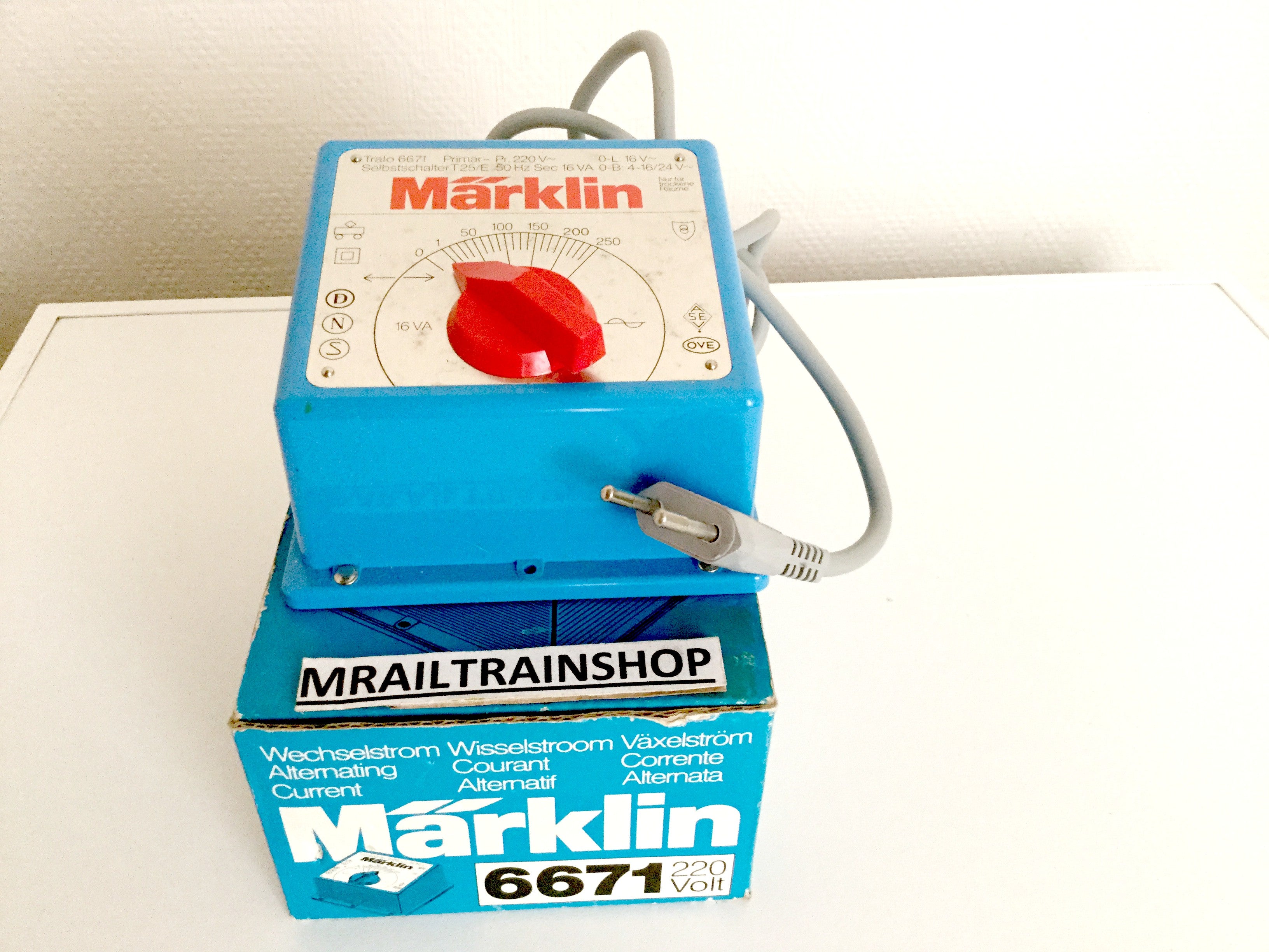 MARKLIN Transformateur 220 Volts / 32 VA Modèle 66471 – Neuf Sous Blister 32 Volts MARKLIN Transformateur 220 Volts / 32 VA Modèle 66471 – Neuf Sous Blister 32 Volts