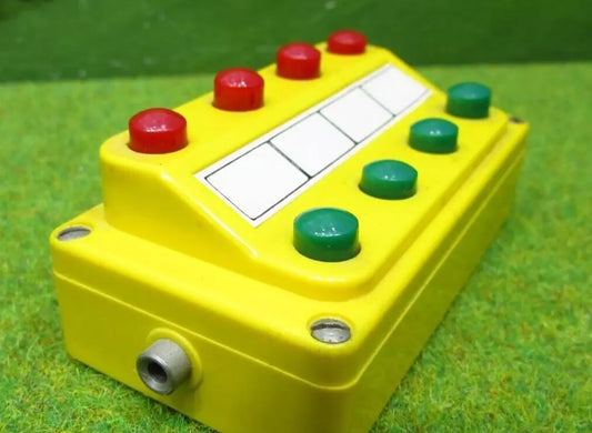 7072 MÄRKLIN HO - GELE SEINPLAAT/PUPITRE DE COMMANDE JAUNE (B2500540)