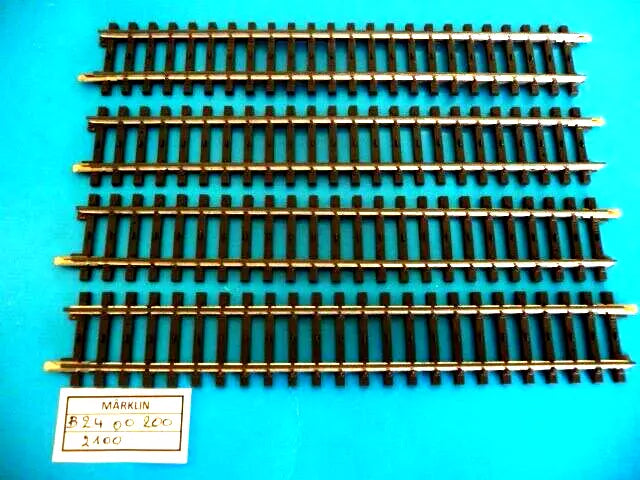 2100 MARKLIN HO - 4 x Rechte K rails 180 mm/ K-Voies droits x 4 (B2400200)