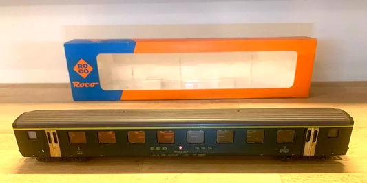 4239D ROCO HO - Zwitsers personenrijtuig 1e klasse OVP (C2500207)