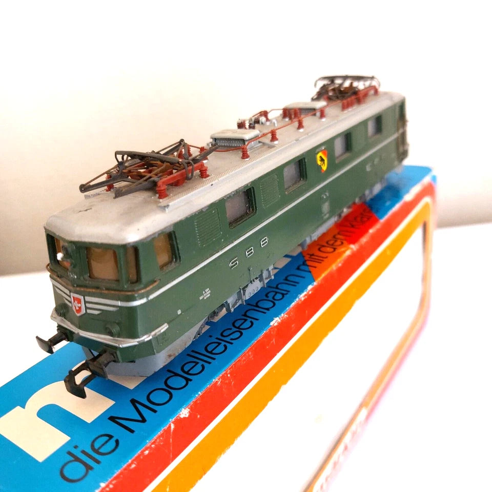 3050 MÄRKLIN HO- Zwitserse E-Lok BR111/Suisse E-Loco BR111 SBB OVP (E2500582)