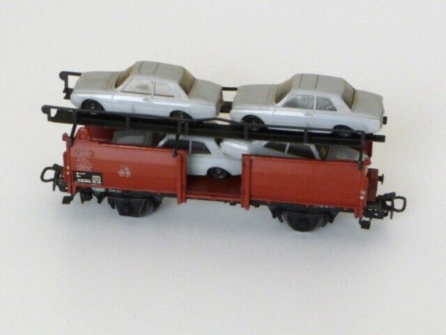 4613 Märklin HO-Autotransportwagen + 4 taunus auto's /Wagon transport (E2400103)