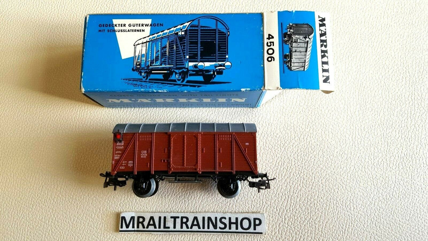 4506 Marklin HO -Gesloten wagen + sluitlichten /Wagon fermee OVP (C1201009)