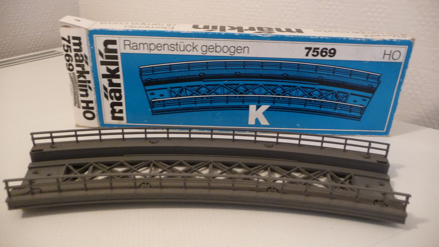 7569 Marklin HO K rail gebogen brugoprit R = 424.6 mm OVP (B2200630)